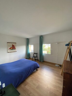 5 habitaciones, tabla de planchar con plancha y wifi gratis 