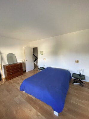 5 habitaciones, tabla de planchar con plancha y wifi gratis