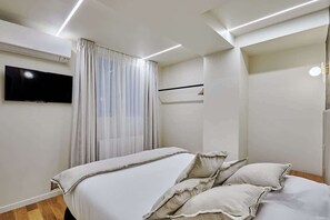 2 bedrooms, iron/ironing board, travel cot, free WiFi