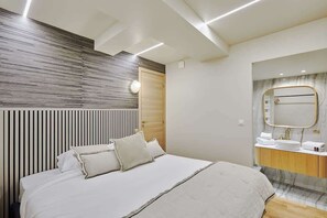 2 habitaciones, tabla de planchar con plancha y cuna de viaje 