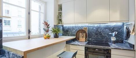 Fridge, microwave, oven, stovetop