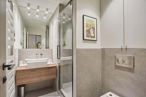 Regadera y secadora de cabello 