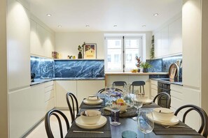 Fridge, microwave, oven, stovetop