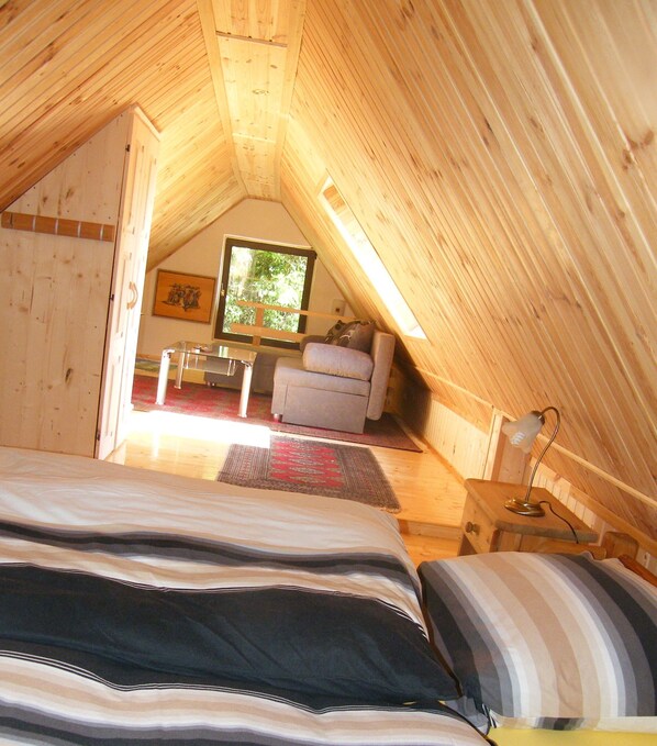 Classic House, 2 Bedrooms, Private Bathroom, Garden View | Living area - Müllers Ferienhaus Leitenhof (Döbrököz)