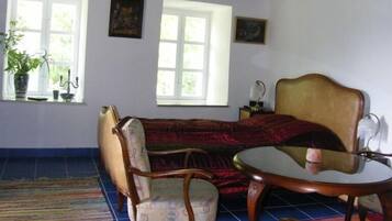 Classic House, 2 Bedrooms, Private Bathroom, Garden View | Living area