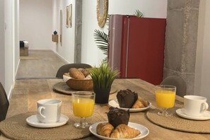 Dining - A (VA070.2.9) TH Mediterranean Suites 9 (Valencia / València)