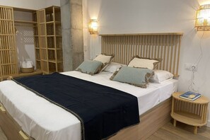 1 bedroom, in-room safe, desk, iron/ironing board - A (VA070.2.9) TH Mediterranean Suites 9 (Valencia / València)
