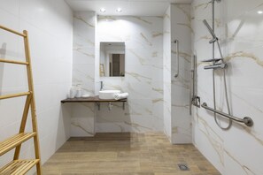 تجهيزات دش، مجففات شعر، مناشف