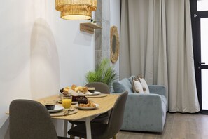 Dining - A (VA070.2.6) TH Mediterranean Suites 6 (Valencia / València)