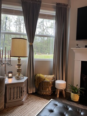 Smart TV, fireplace - Hillside View!! 5 miles from Masters (North Augusta)