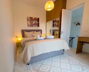 2 chambres, coffres-forts dans les chambres, lit parapluie
