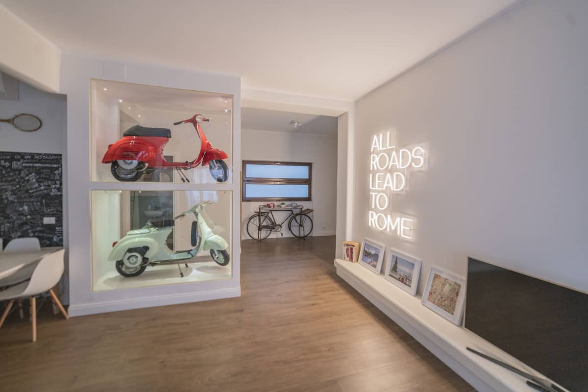 Comfort Apartment, 4 Bedrooms | Living area