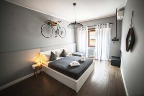 Comfort Apartment, 4 Bedrooms | 4 bedrooms, individually decorated, individually furnished - Rhome Vintage Holidays San Pietro (Rome)