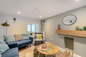 TV - 3 Bed in Appledore (oc-m28041) (Appledore)