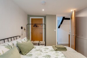 3 bedrooms, free WiFi, bed sheets - 3 Bed in Appledore (oc-m28041) (Appledore)