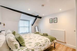 3 bedrooms, free WiFi, bed sheets - 3 Bed in Appledore (oc-m28041) (Appledore)