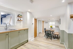 Dining - 3 Bed in Appledore (oc-m28041) (Appledore)