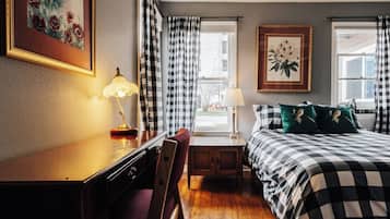 2 bedrooms, desk, iron/ironing board, travel crib