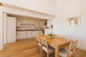 Dining - 2 bedroom accommodation in Bodmin Moor (Bodmin Moor)