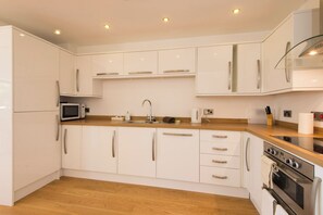 Dishwasher, high chair - 2 bedroom accommodation in Bodmin Moor (Bodmin Moor)
