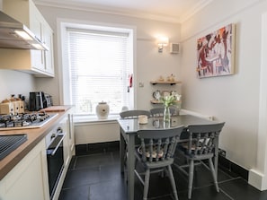 Dishwasher, electric kettle, toaster, cookware/dishes/utensils - Lower Neuk (Dunfermline)