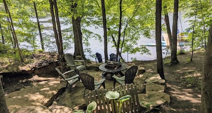 Beautiful waterfront Cottage with Private Dock located on Bob's Lake.