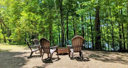 Beautiful waterfront Cottage with Private Dock located on Bob's Lake.