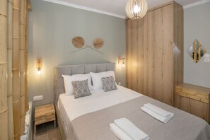 Comfort Studio | Individually decorated, individually furnished, iron/ironing board - Waikiki Studio in the center by GHH (Athens)