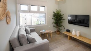 コンフォート スタジオ | リビング エリア | 50 インチの薄型テレビ (デジタル放送視聴可)