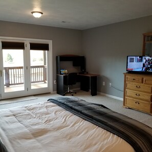 3 bedrooms, desk, iron/ironing board, WiFi - Serenity at Smith Mountain Lake (Hardy)