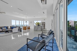 TV, ping pong - Oceanfront Luxury Mansion, Dock, Pool&Spa, Kayaks (Marathon)