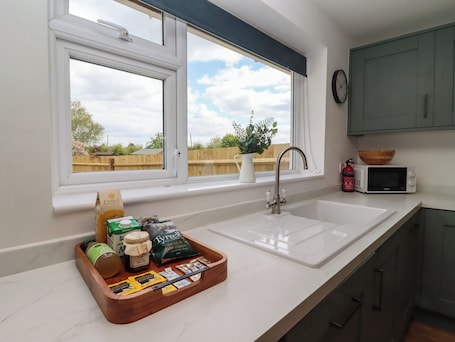 Cottage | Private kitchen | Fridge, dishwasher, electric kettle, toaster. Harran Annex