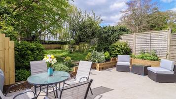 Cottage | Outdoor dining