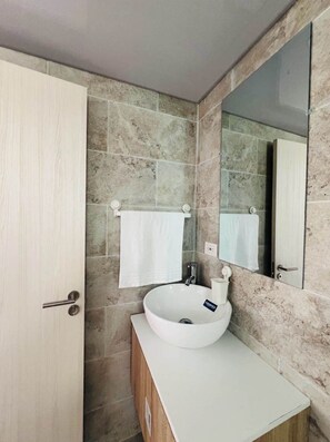 Handtücher, Seife, Shampoo, Toilettenpapier