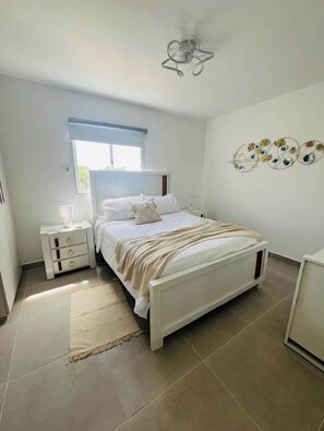 2 quartos, ferros/tábuas de passar roupa, Wi-Fi, roupa de cama