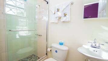 Comfort Villa | Bathroom | Deep-soaking bathtub, rainfall showerhead, free toiletries, hair dryer