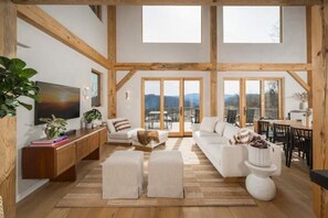 Smart TV - Luxe Mountaintop Sanctuary+Sauna+Hot Tub+EVCharger (Vilas)