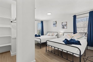 3 habitaciones, tabla de planchar con plancha, wifi y ropa de cama