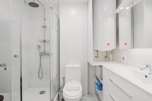Shower, hair dryer, towels - Family apartment by Costarentals - Ref 18 (Mijas)