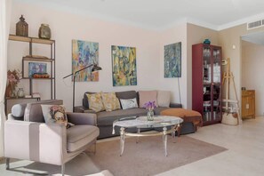 Smart-TV, Kamin, Arbeitsbereiche