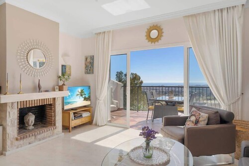 Sunny flat with pool by Costarentals - Ref 52