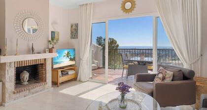 Sunny flat with pool by Costarentals - Ref 52