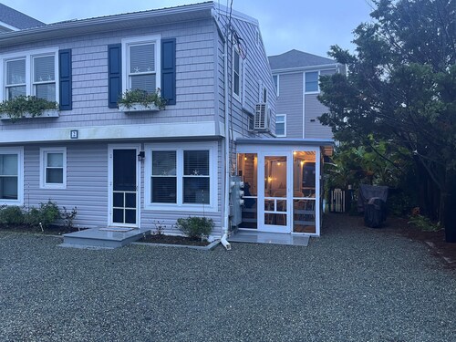 Charming Ocean Block Condo Fenwick Island