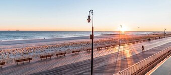 Stylish and comfortable 2BR APT Steps to the beach!