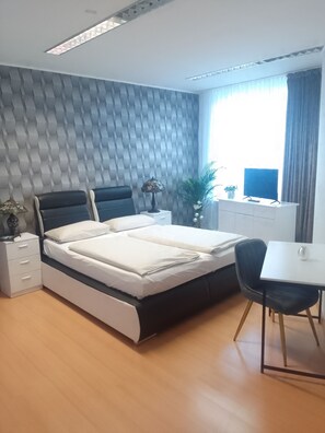 4 Schlafzimmer, Bügeleisen/Bügelbrett, WLAN, Bettwäsche