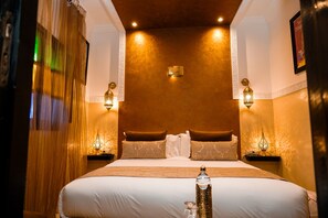 Habitación doble, vistas al patio | Sábanas de algodón egipcio y ropa de cama de alta calidad