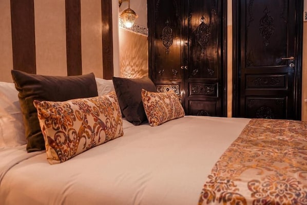 Habitación doble, vistas al patio | Sábanas de algodón egipcio y ropa de cama de alta calidad