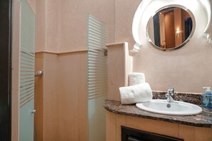 Double or Twin Room, Courtyard View | Egyptian cotton sheets, premium bedding, down duvets