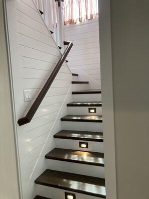 Interior - New 3 bedroom, 3.5 bath Coronado home with patio + roof deck with bayside view. (Coronado)