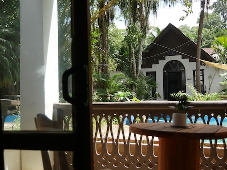 舒适客房, 泳池景观 | 阳台景观